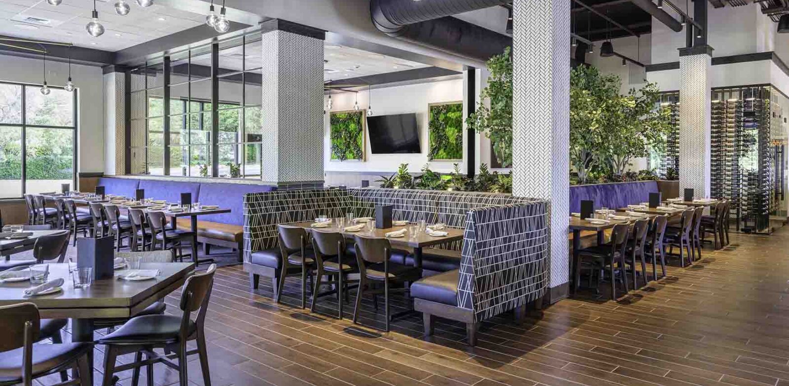 Dining room at Burtons Grill in Birkdale, NC.
